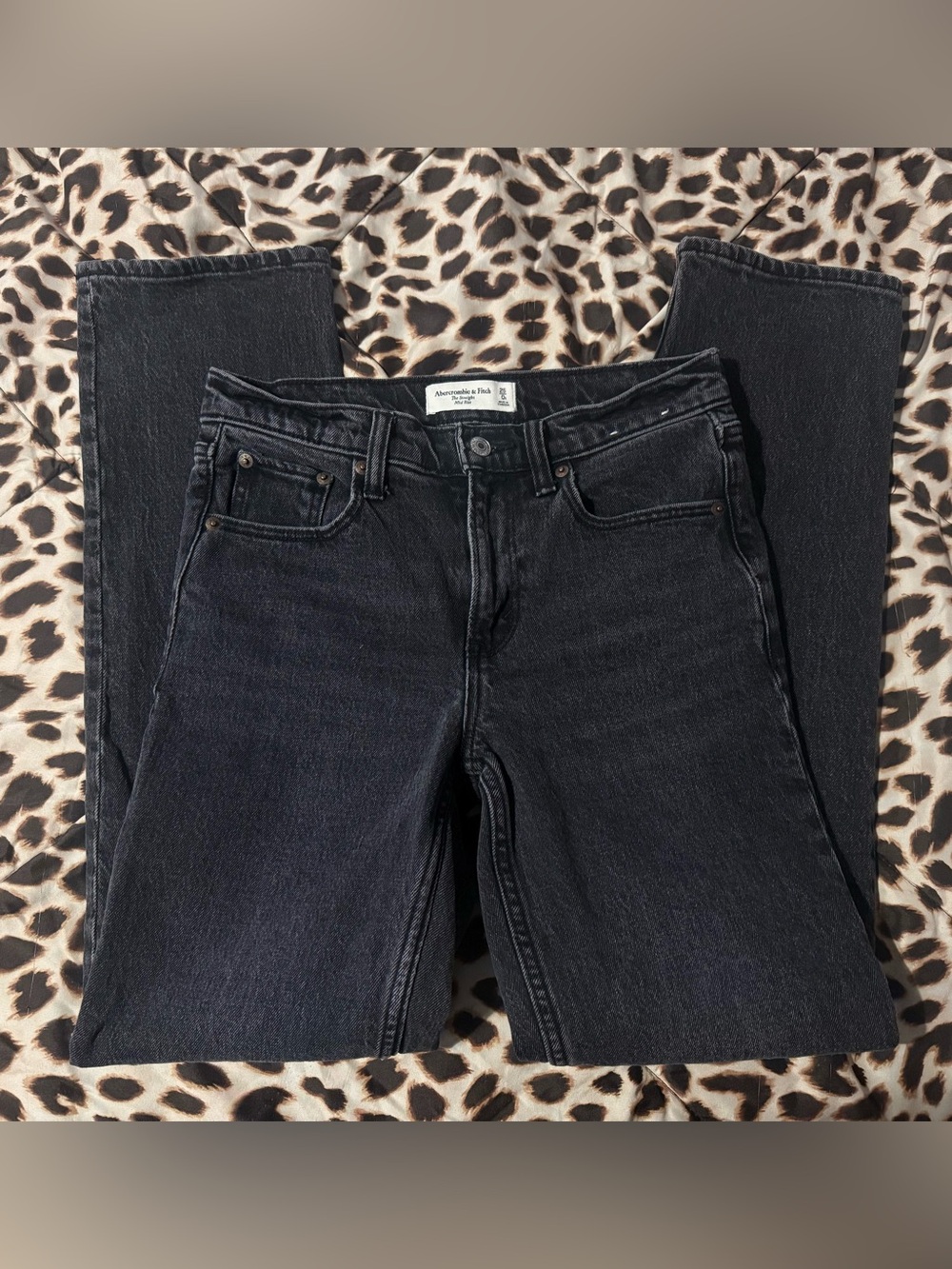🖤Abercrombie & Fitch “The Straight Mid-Rise Jeans🖤
